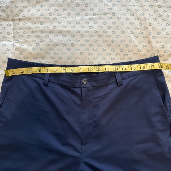 Roundtree & Yorke Performance Men's Navy 7” Inseam Shorts - Picture 4 of 7